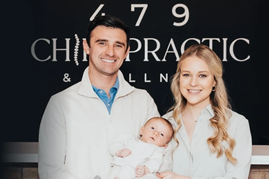 Chiropractor-Bentonville-AR-Zac-Pinter-and-family